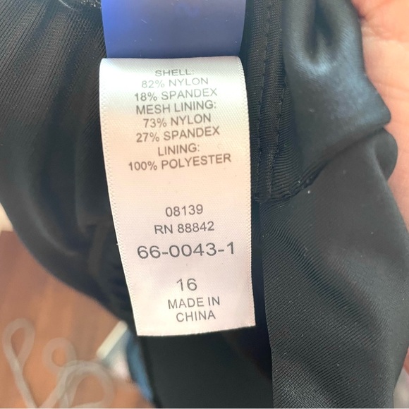 Swimsuits For All Twist Front V-Neck One Piece Swimsuit - Picture 13 of 13